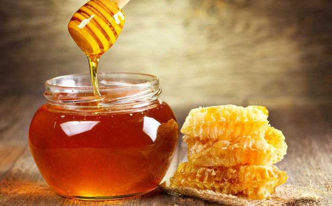 Sử dụng mật ong trị mụn ẩn 