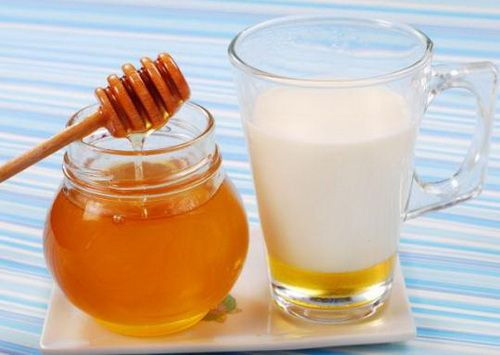 Dưỡng da bằng mật ong kết hợp sữa nguyên chất
