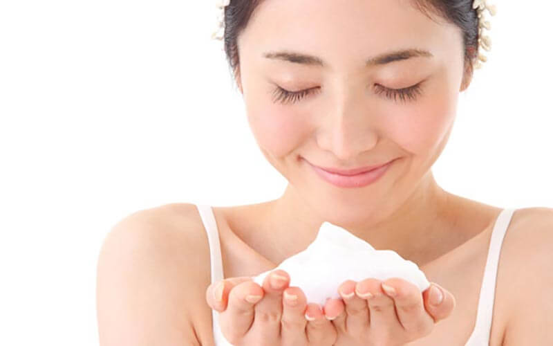 Rửa mặt đúng cách để giữ cho làn da khỏe mạnh