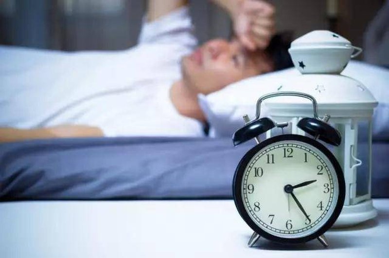Rối loạn giấc ngủ có thể gây mụn mọc ở cằm