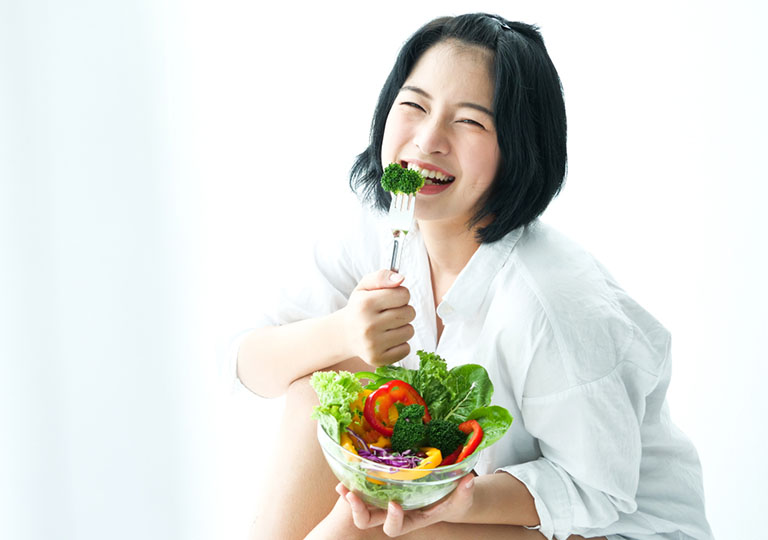 Ăn nhiều rau xanh giúp tăng cường sức đề kháng da và phòng ngừa mụn