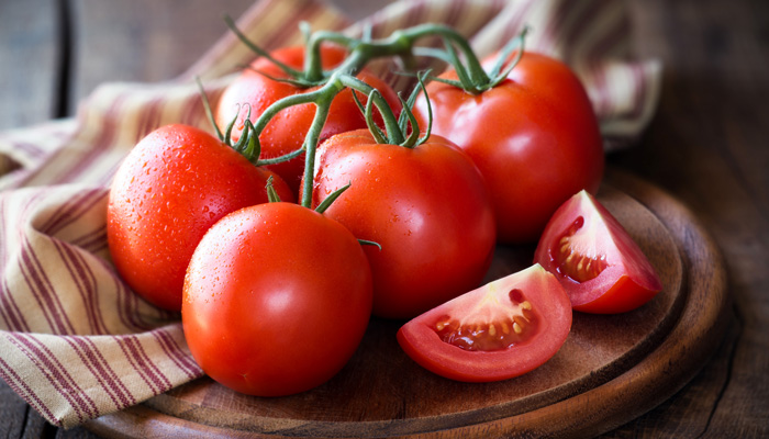 3 - Sử dụng cà chua trị mụn bọc thâm đen 1