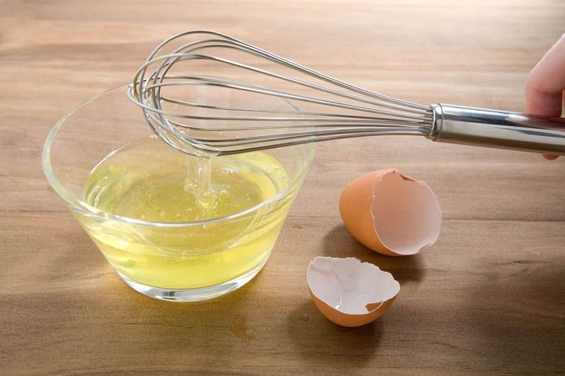 Với công thức trị mụn bằng lòng trắng trứng này bạn cũng có thể đắp toàn mặt để vừa trị mụn vừa dưỡng trắng da, giảm thâm