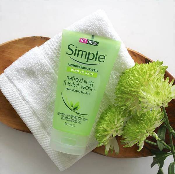 Review, đánh giá về sữa rửa mặt simple kind to skin refreshing facial wash gel, srm simple refreshing