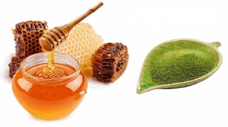 Mật ong và tinh bột trà xanh kết hợp sẽ tạo ra một loại mặt nạ vừa trị mụn ẩn vừa chống lão hóa cho da