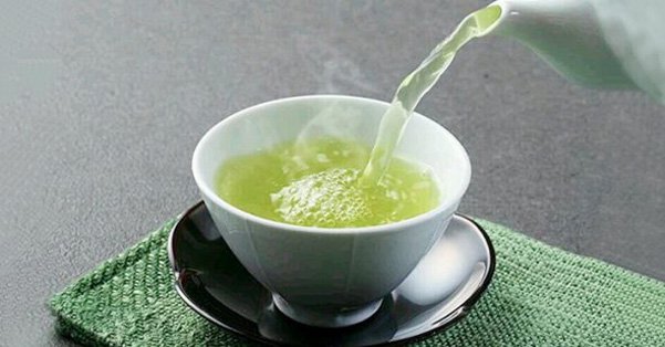 Uống trà xanh hàng ngày giúp thải bỏ độc tố, giảm viêm và tăng độ đàn hồi cho da