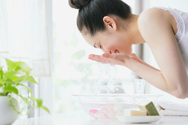 6 lợi ích khi rửa mặt bằng nước lạnh - Ngôi sao cleanser