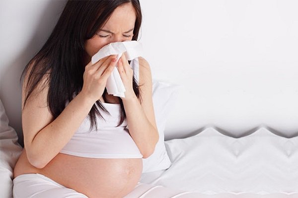 Cách trị cảm cúm cho bà bầu: Có nên xông hơi giải cảm không?