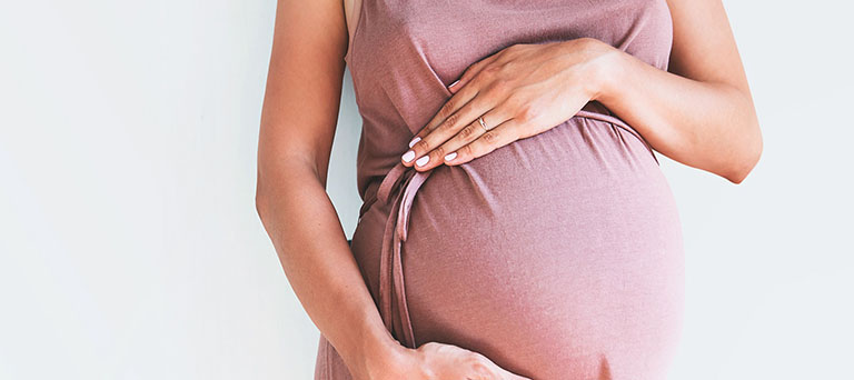 Phụ nữ mang thai không sử dụng Isotretinoin vì thuốc có khả năng gây dị tật ở thai nhi