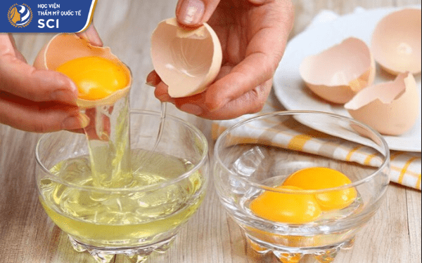 Tại sao trứng gà lại có khả năng trị mụn?