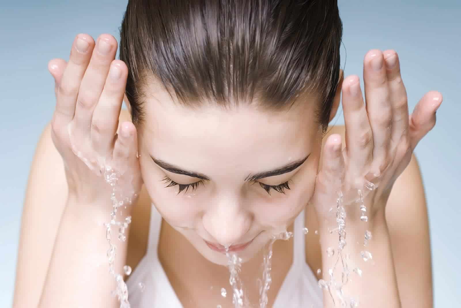 Làm sạch sâu giúp da hấp thụ dưỡng chất trong mặt nạ tốt hơn benew